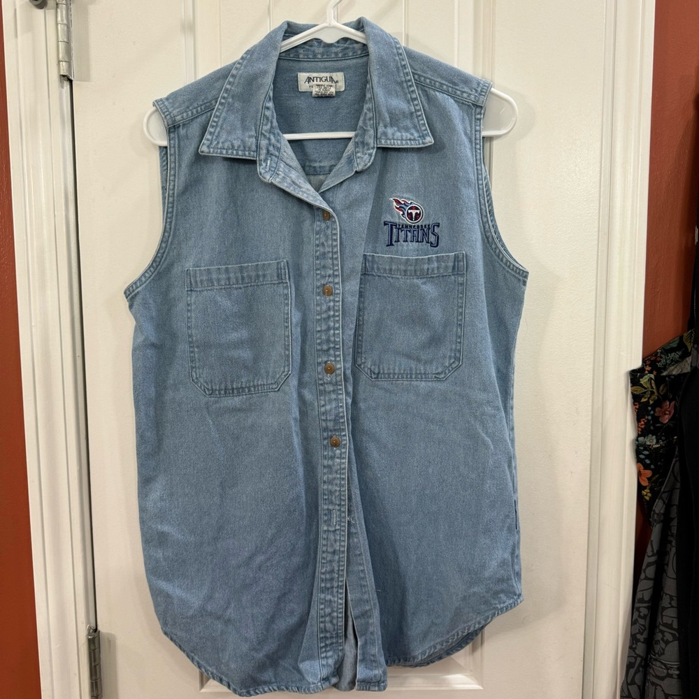 Vintage NFL Titans Women’s Denim Sleeveless Shirt Size Large